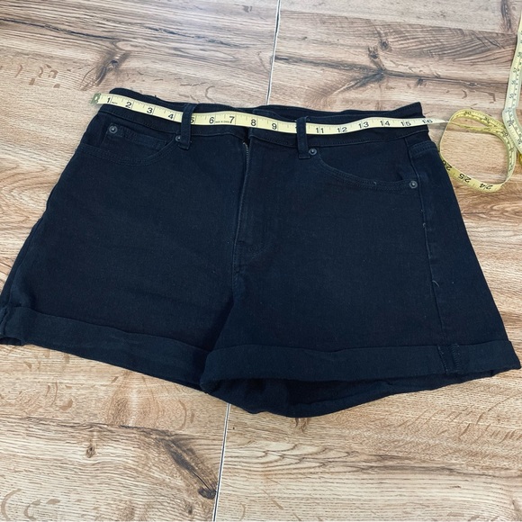 No Boundaries Pants - Classic Black Women's Shorts